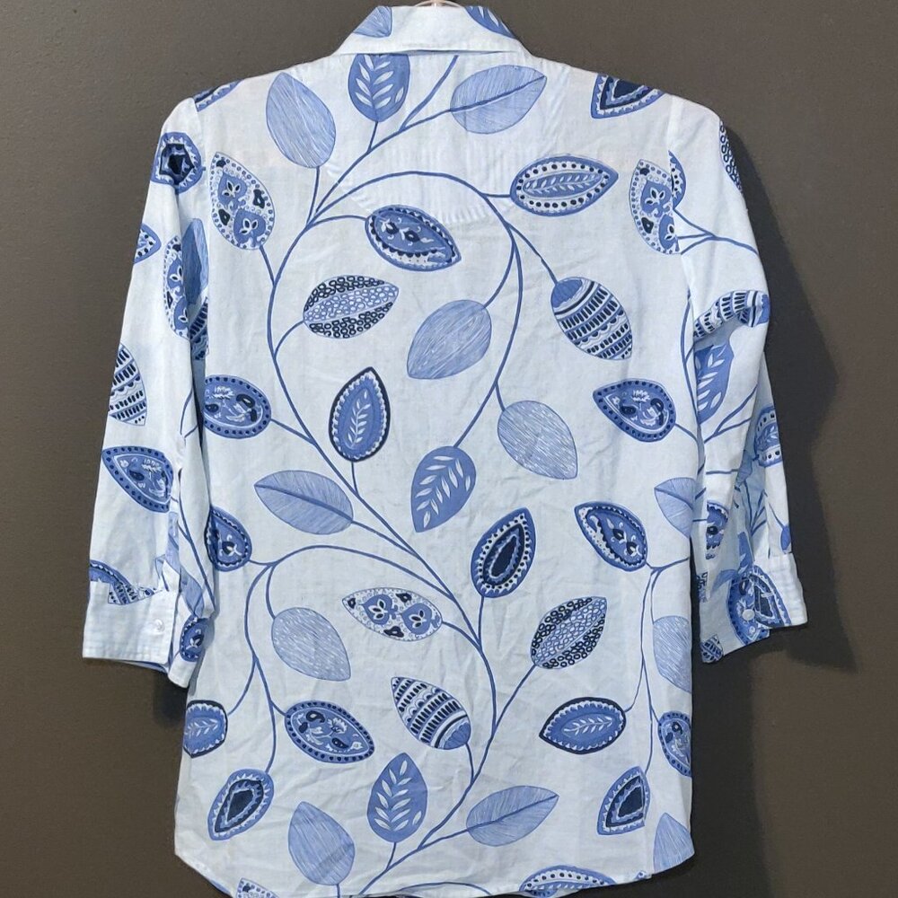 Gretchen Scott Blue and White Paisley Leaves 3/4 Sleeve Cotton Blouse SI… - Picture 3 of 4